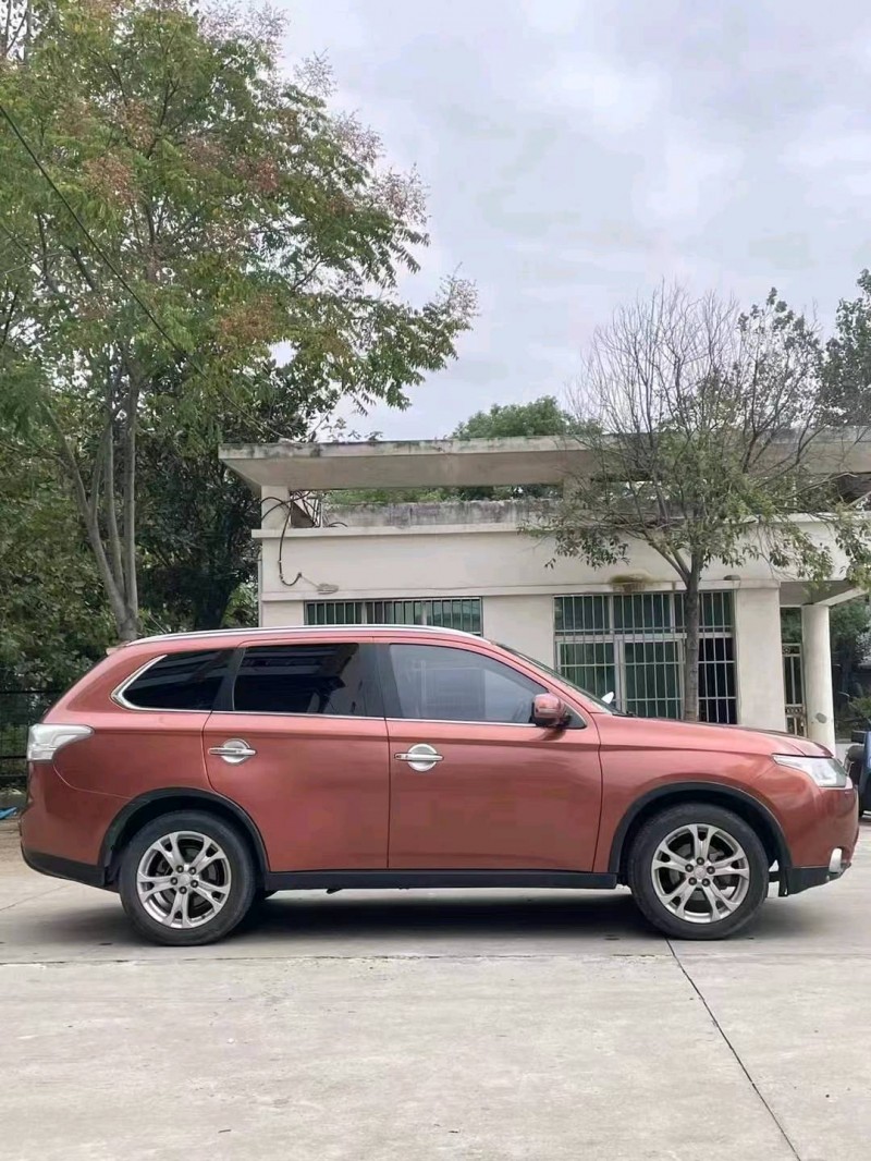 襄阳16年三菱欧蓝德4