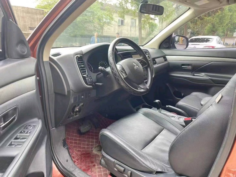 襄阳16年三菱欧蓝德8