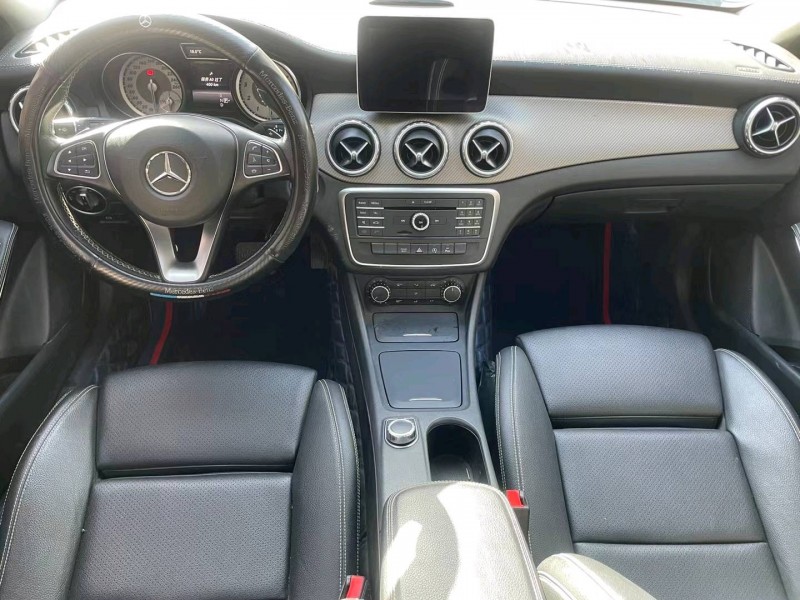 襄阳17年奔驰GLA6