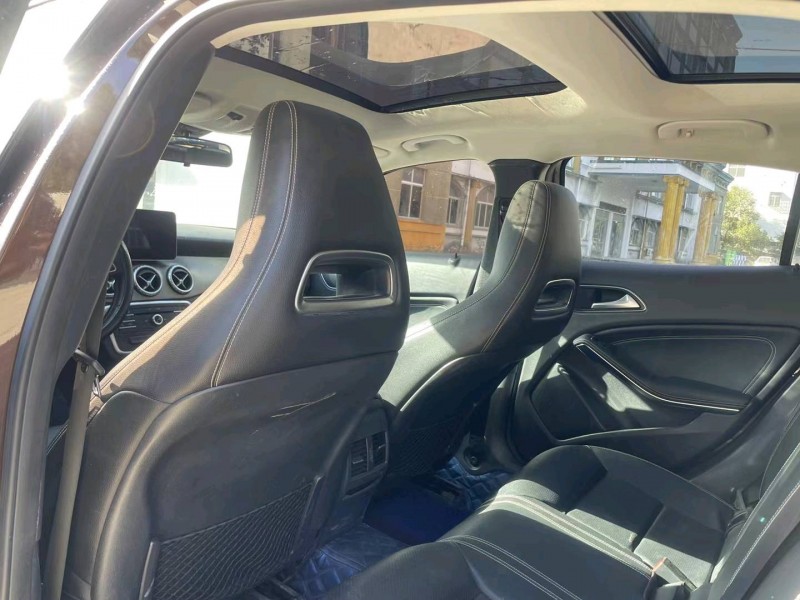 襄阳17年奔驰GLA7