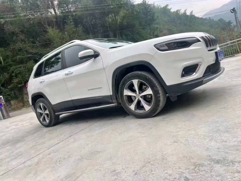 枣庄19年Jeep自由光2