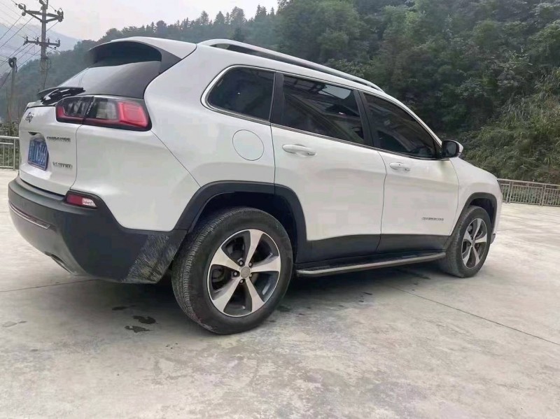 枣庄19年Jeep自由光3