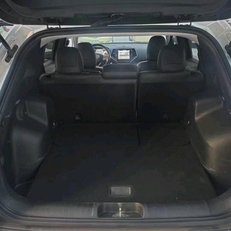 枣庄19年Jeep自由光4