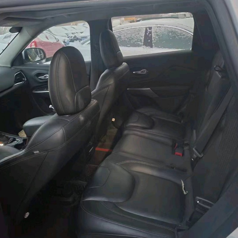 枣庄19年Jeep自由光5