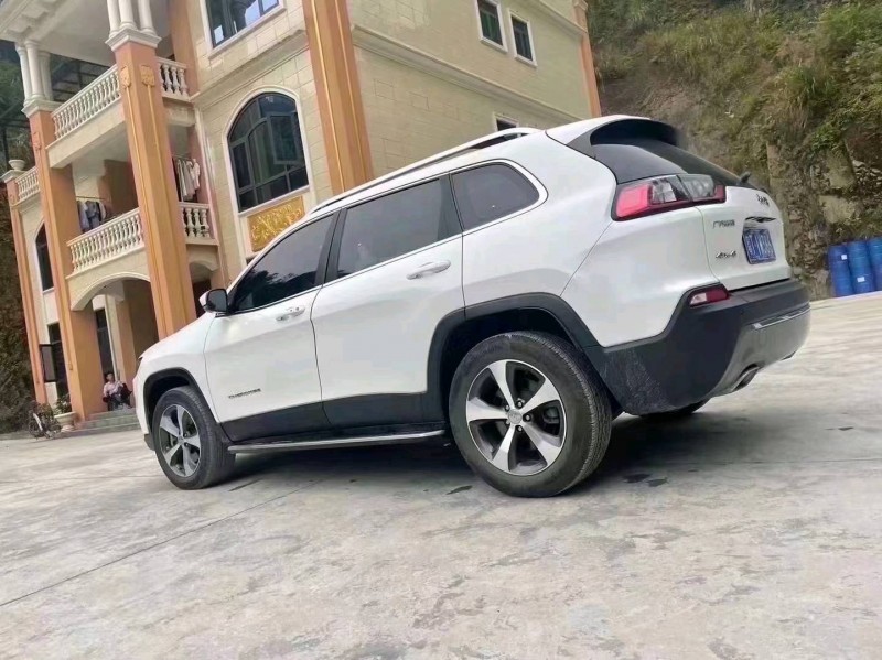 枣庄19年Jeep自由光8