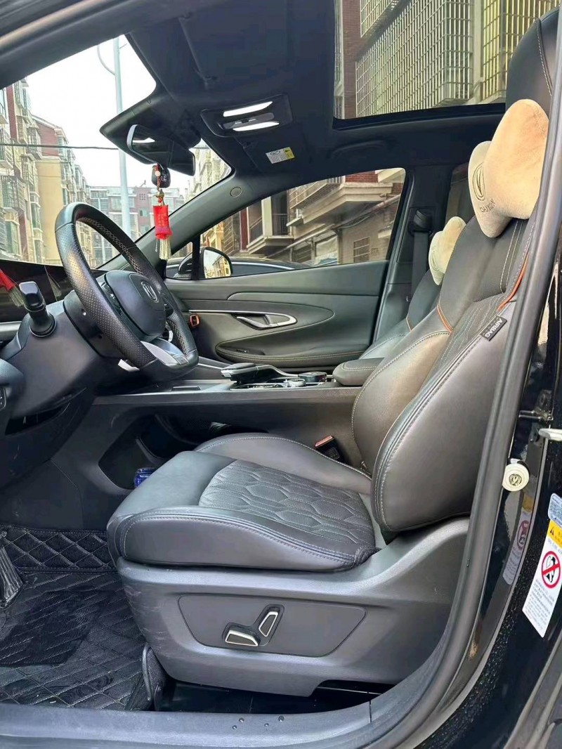 东营21年长安汽车UNI-T6