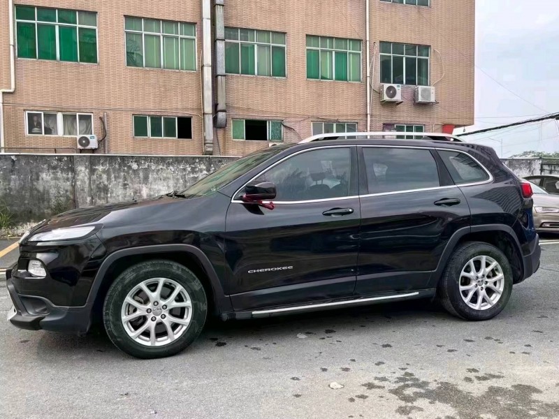 广州16年Jeep自由光2