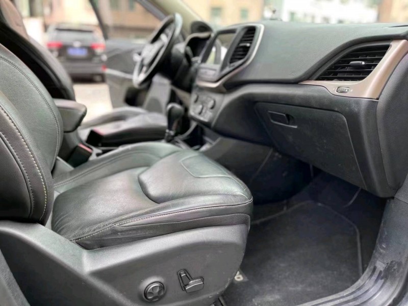 广州16年Jeep自由光8