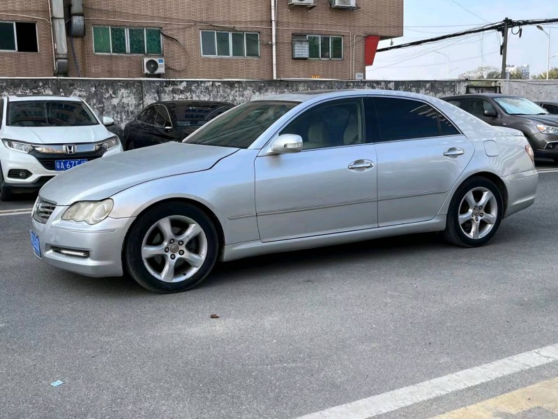 佛山09年丰田锐志2