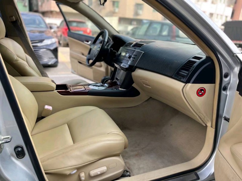 佛山09年丰田锐志8