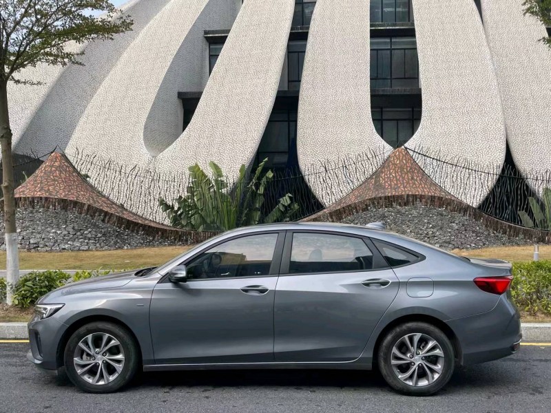 深圳21年别克威朗8