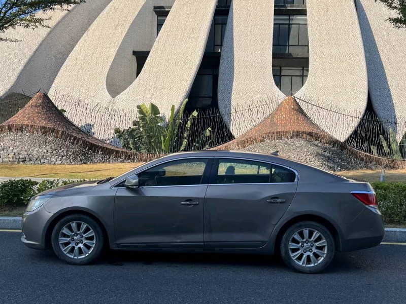 深圳11年别克君越7