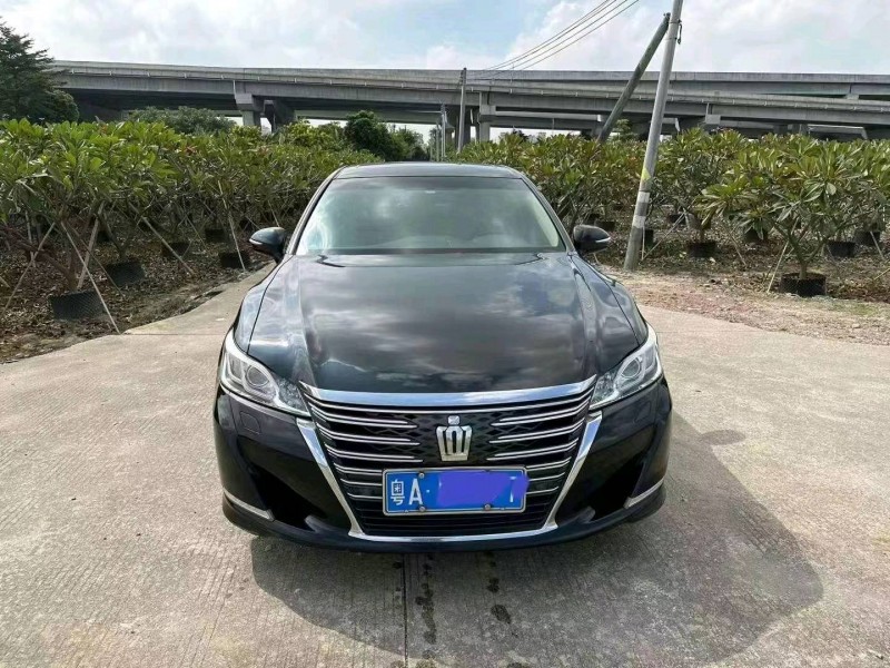 珠海17年丰田皇冠1