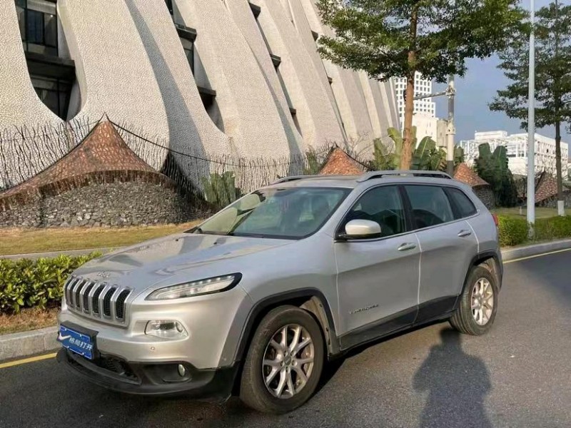 深圳16年Jeep自由光2