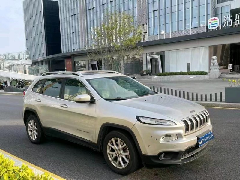 深圳16年Jeep自由光3