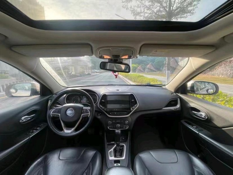 深圳16年Jeep自由光6