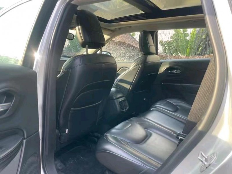 深圳16年Jeep自由光7