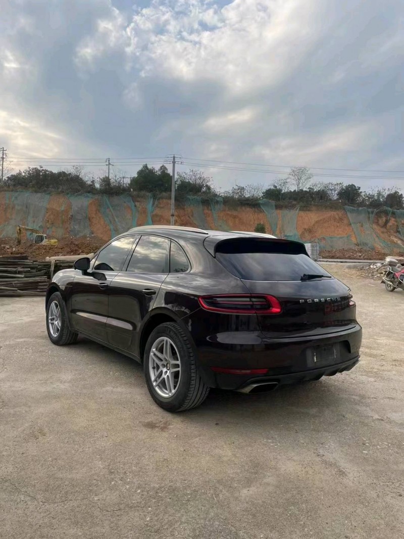 邵阳15年保时捷Macan2