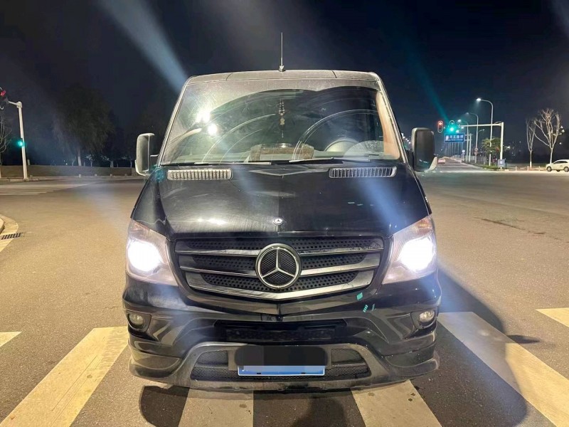 宜昌17年奔驰斯宾特1