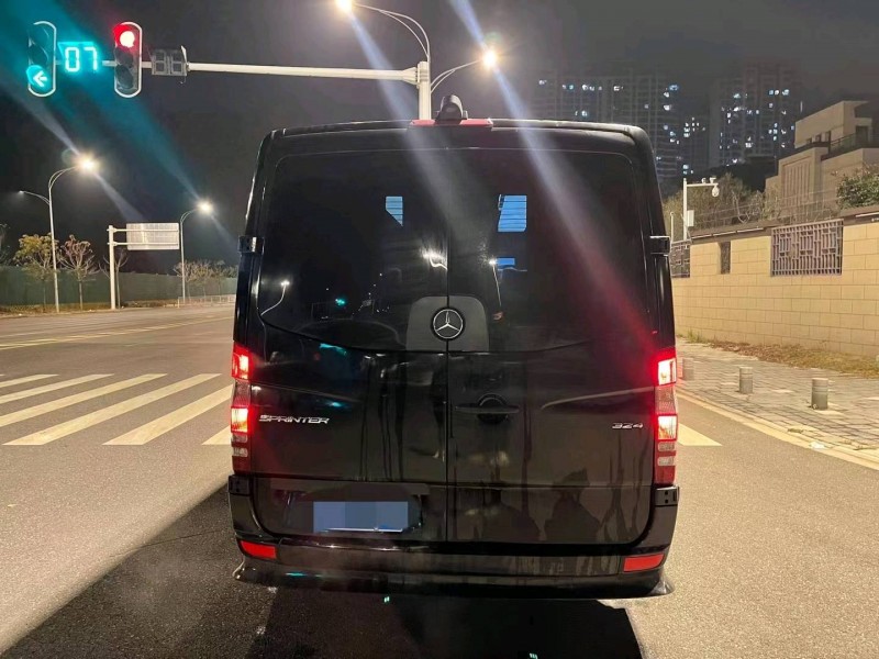 宜昌17年奔驰斯宾特9