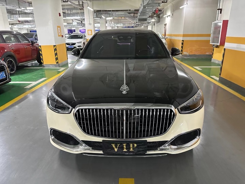 济宁23年奔驰迈巴赫S级1