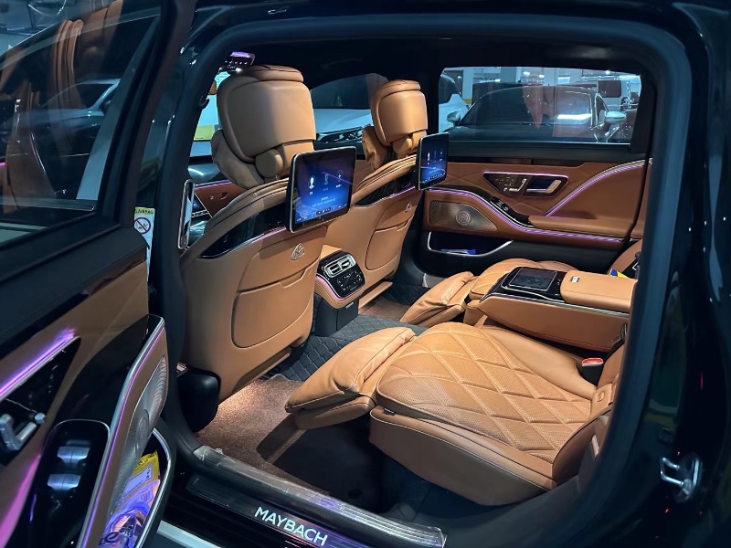 济宁23年奔驰迈巴赫S级7