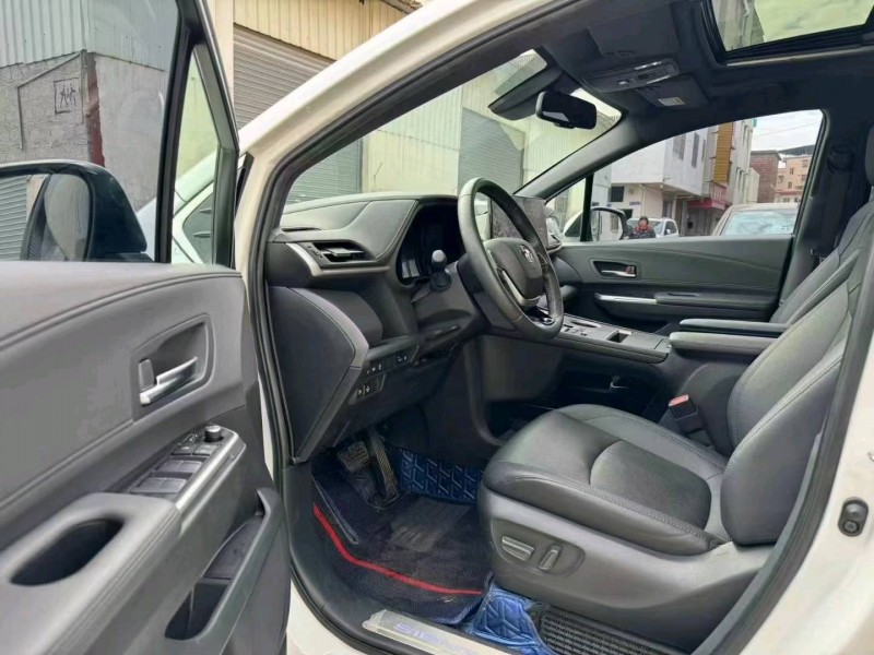 佛山22年丰田塞纳4