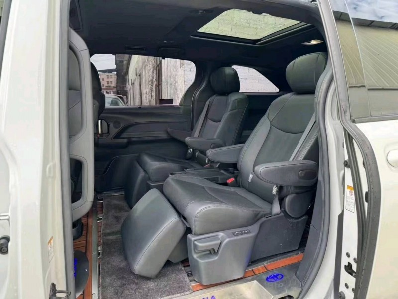 佛山22年丰田塞纳5