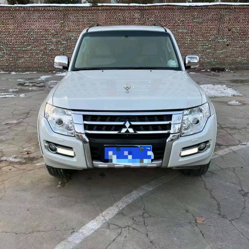 邢台19年三菱帕杰罗1