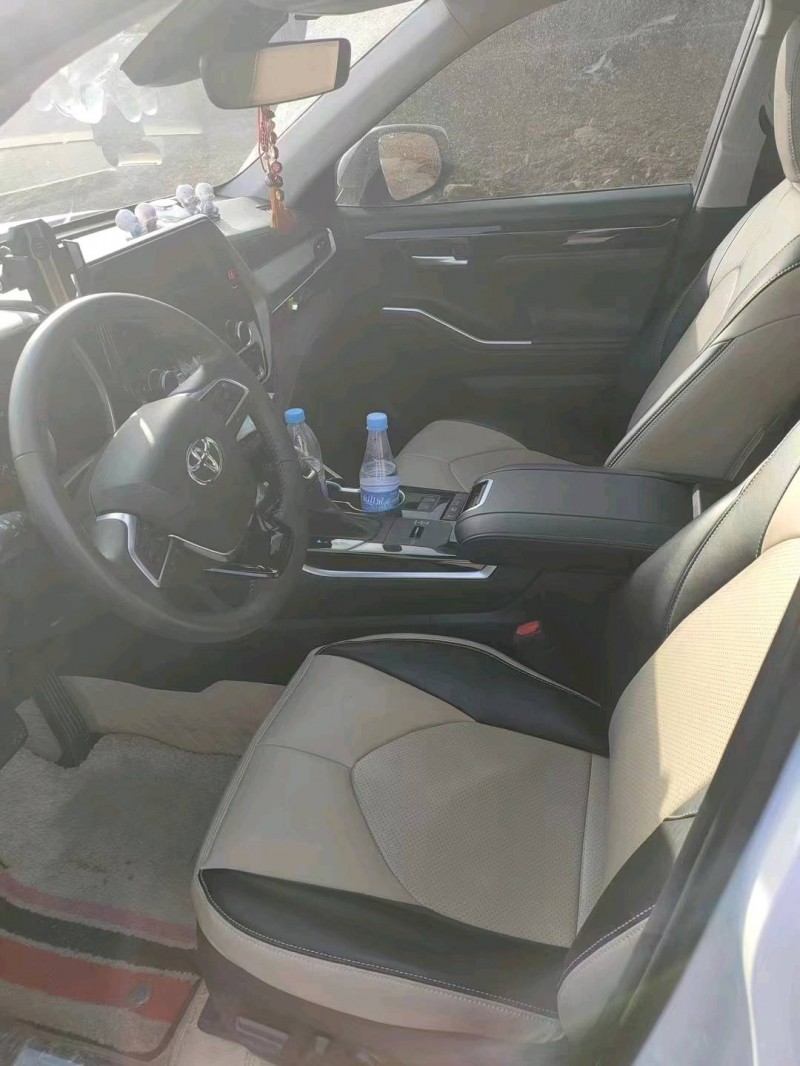 宜昌23年丰田汉兰达9