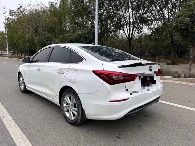 枣庄19年长安汽车逸动8