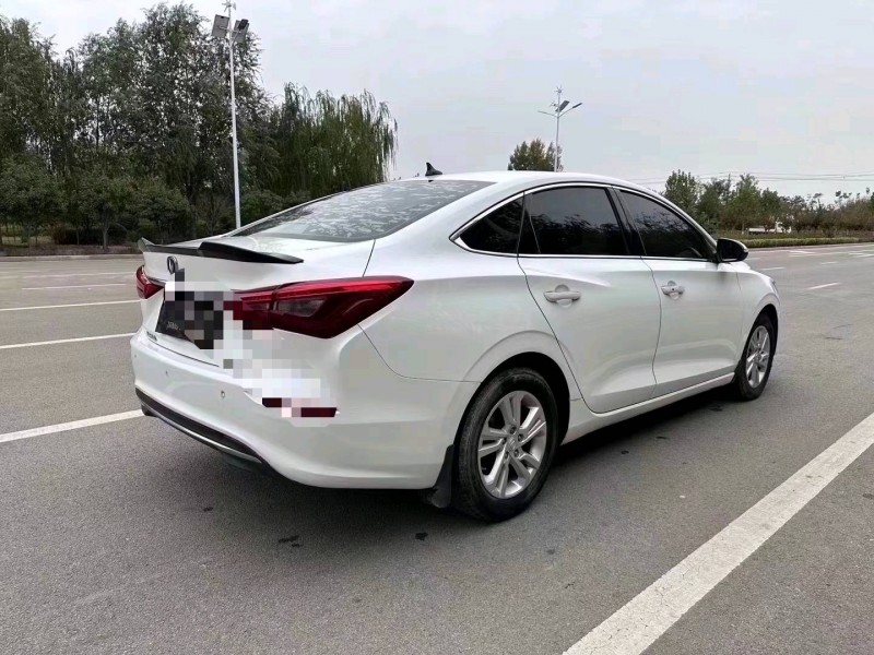 枣庄19年长安汽车逸动9