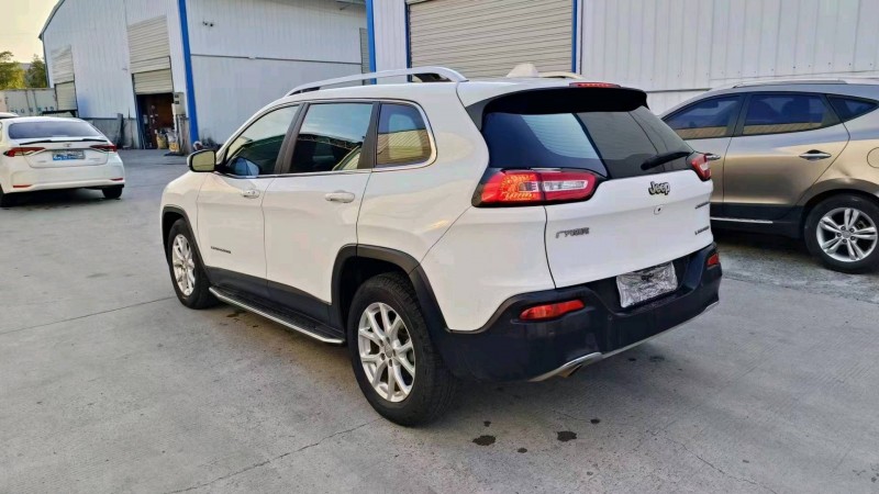 宜昌18年Jeep自由光4