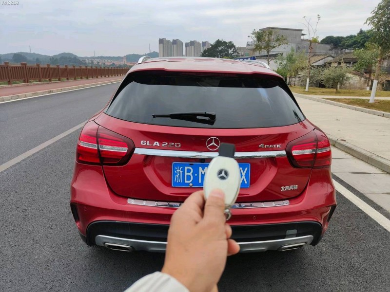 东莞19年奔驰GLA7