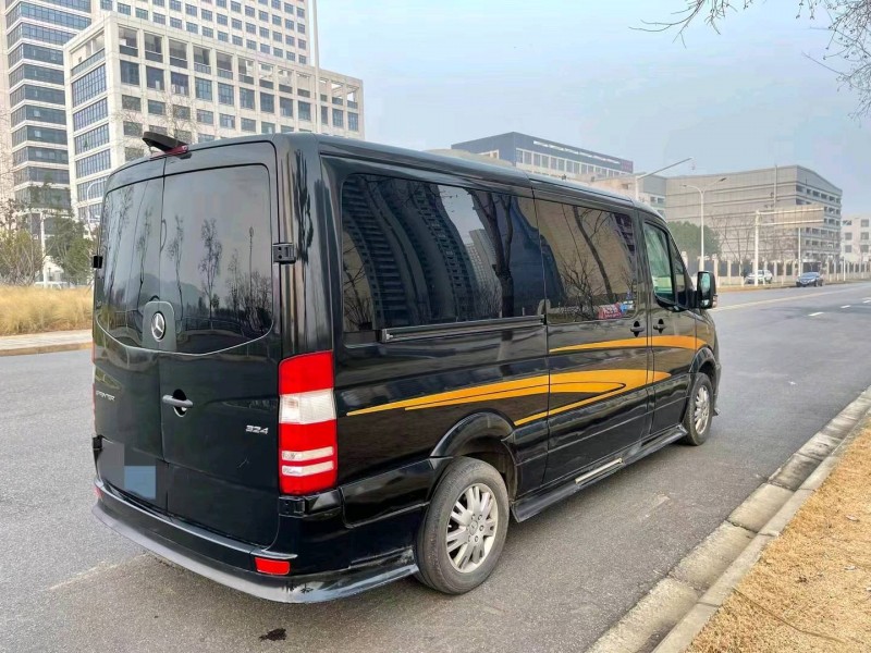 宜昌17年奔驰斯宾特3