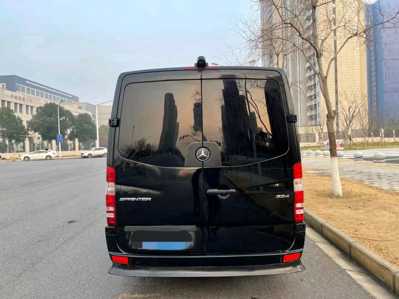 宜昌17年奔驰斯宾特4