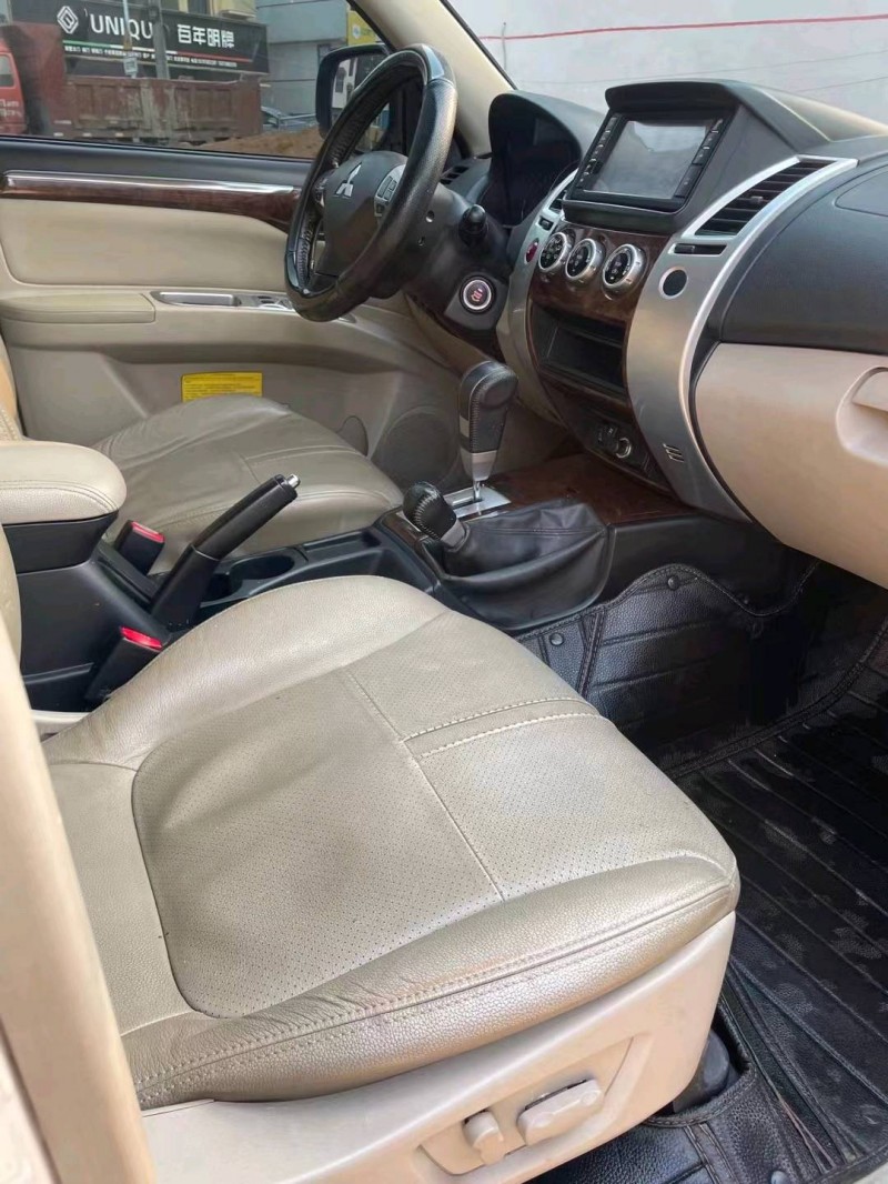 济南14年三菱帕杰罗·劲畅4