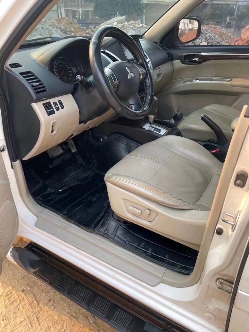 济南14年三菱帕杰罗·劲畅6