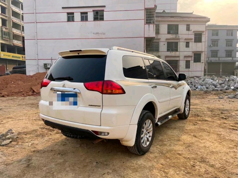 济南14年三菱帕杰罗·劲畅8