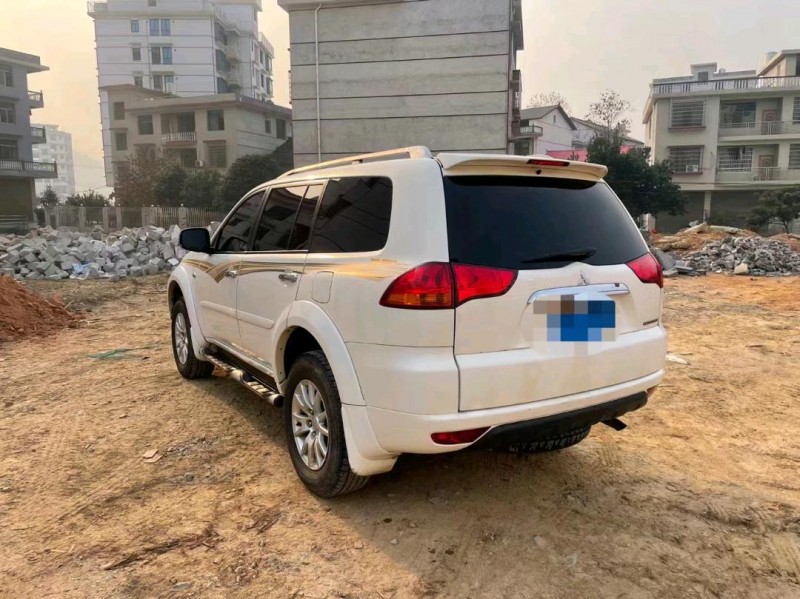 济南14年三菱帕杰罗·劲畅9