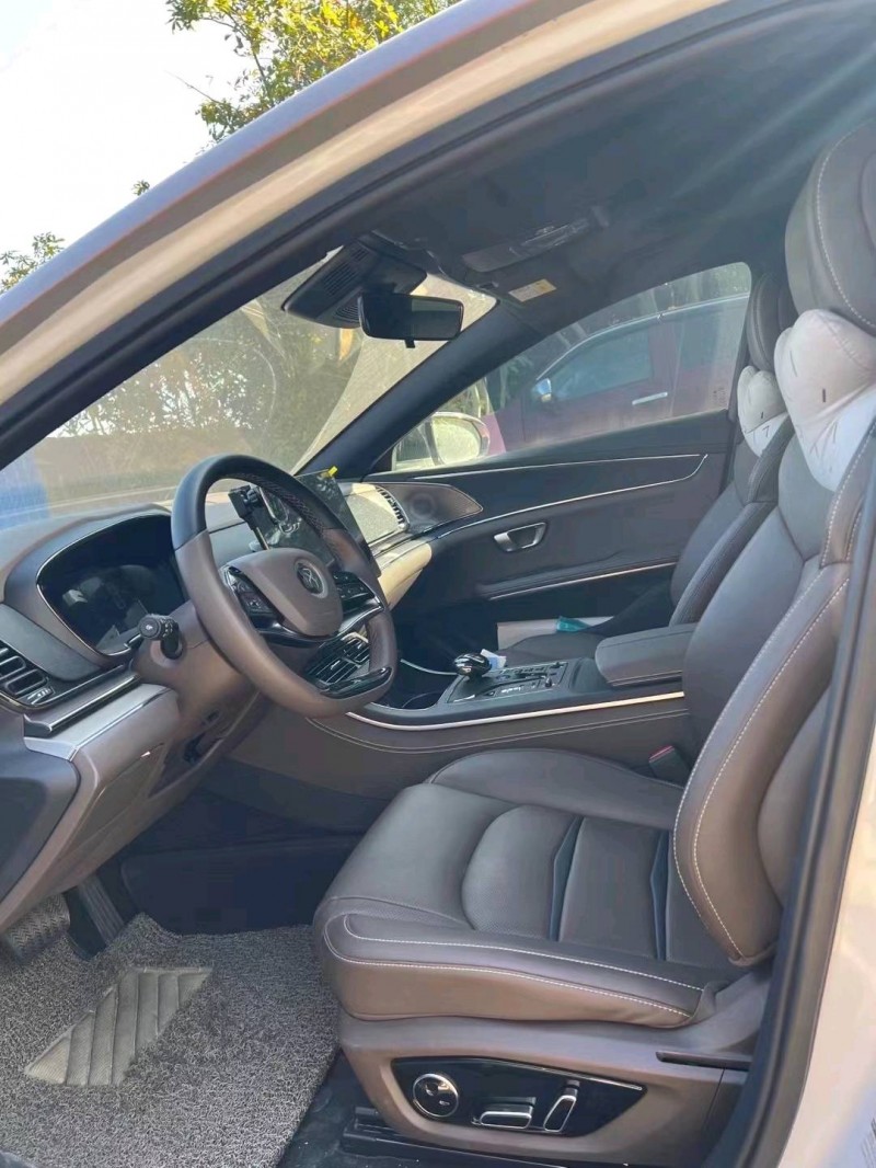 汕头22年比亚迪汉8