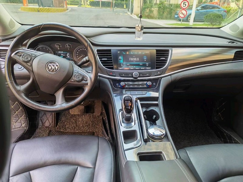 苏州18年别克君越4