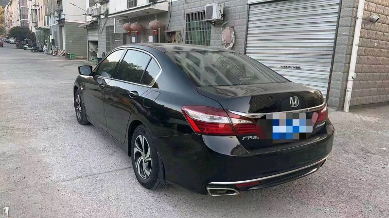 嘉兴17年本田雅阁9