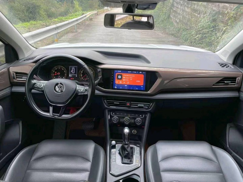 成都20年大众途岳8