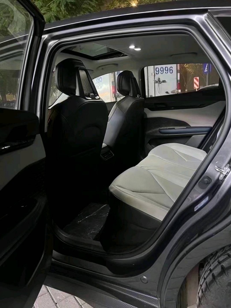 重庆23年长安汽车UNI-V9