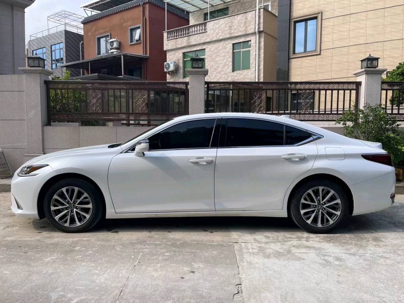 广州22年雷克萨斯ES3