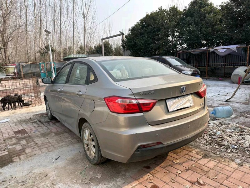东营17年长安汽车悦翔V72