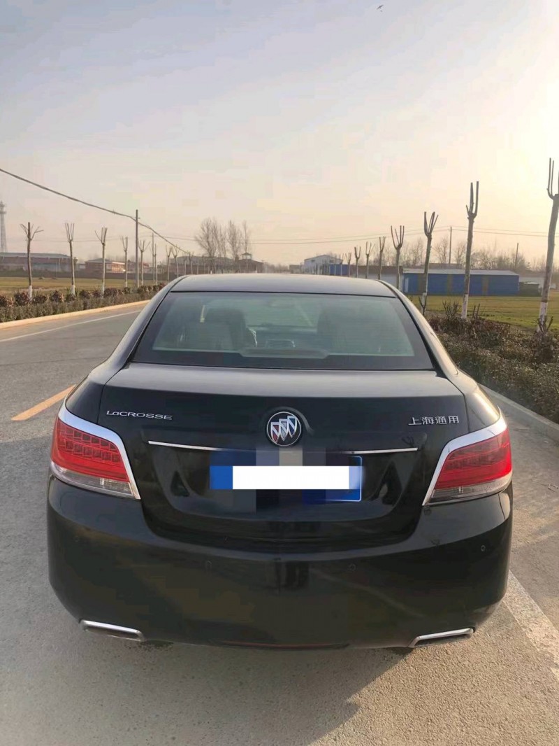 东营12年别克君越5