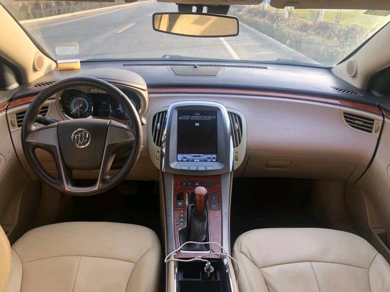 东营12年别克君越6