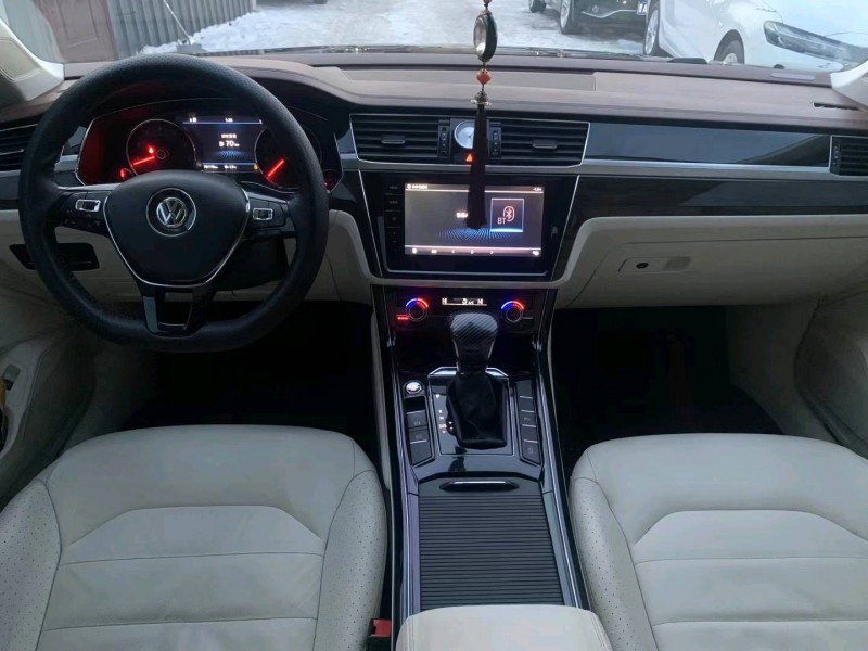 保定17年大众辉昂4